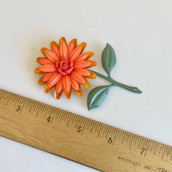 Vintage 1960s Mod 3D Enamel And Metal Flower Brooch - Picture 5 of 6